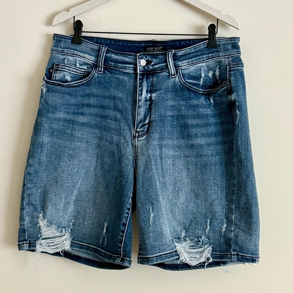 Judy Blue Bermuda Distressed Shorts High Rise Size 1X - Picture 1 of 10